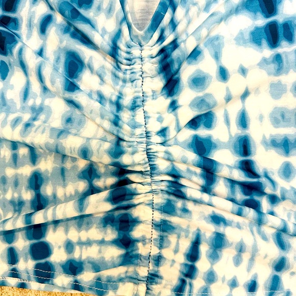 Lightweight top with gathering in the middle. Size L. - Picture 5 of 8